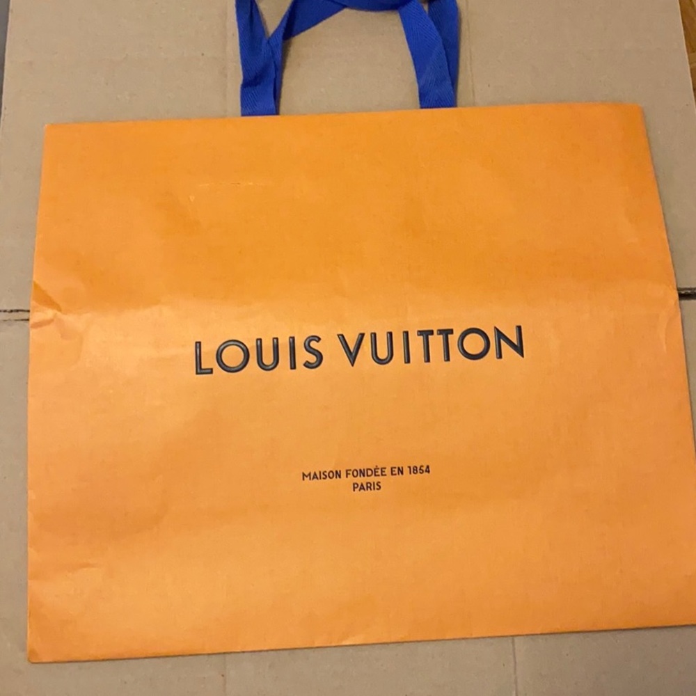 LV papers bag
